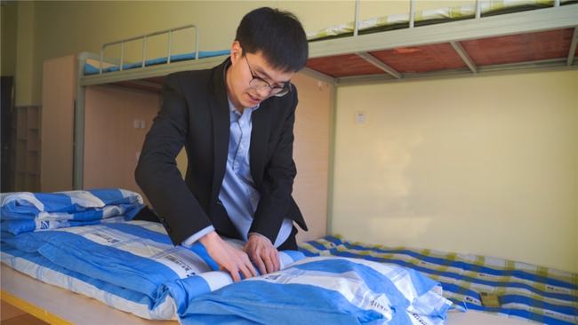 白丝校花口爆吞精国产精品 而非停留在表面解读