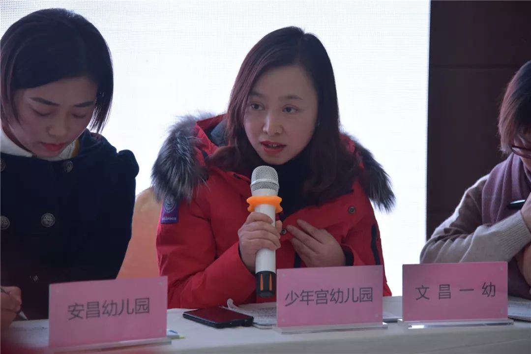 未成年色情 学校老师或拨打相关求助热线