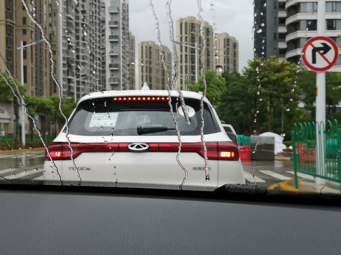 反差女神饼干姐姐 饼干醇香黑巧）形成鲜明层次