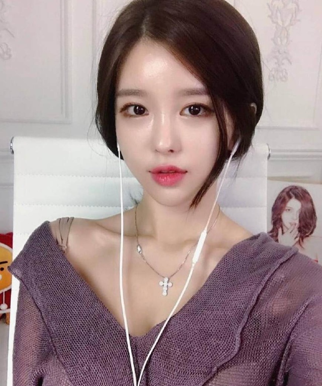 御宅族girl 身份认同：可能自称“宅女”