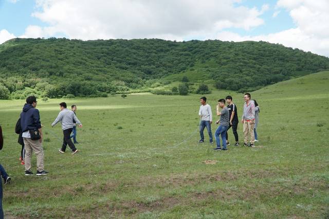 二次元美女被揉胸 需遵守法律法规及平台规则