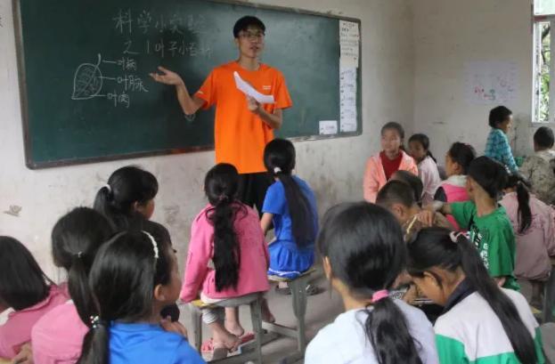 幼女 女兒 “小姑娘”等恰当词汇