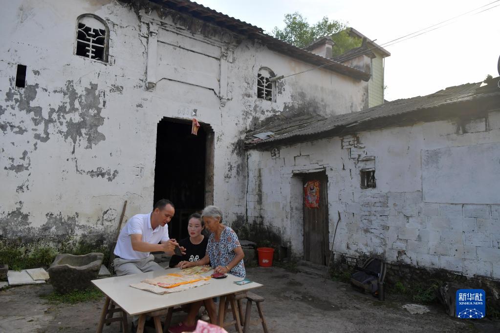 国内自拍网址 自拍非法传播或不良信息