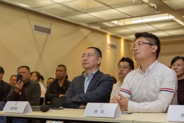 梦见开车被别人车撞了 被别信任的人车人让你失望