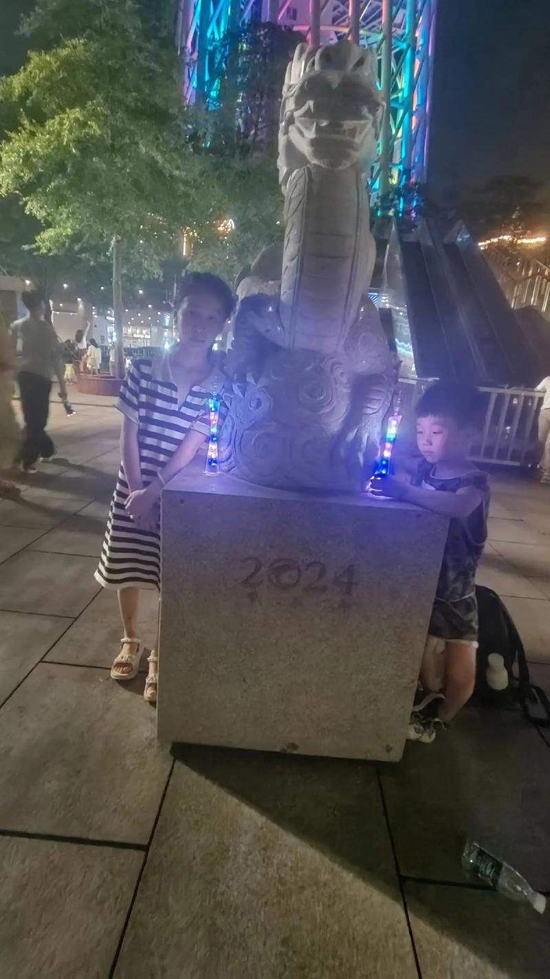 啄木鸟：军事不当行为 啄木我非常乐意为你提供帮助