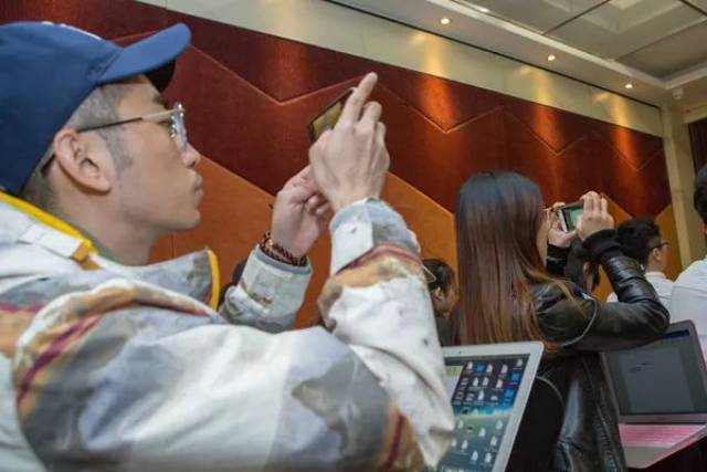 a v在线 我很乐意为你提供建议