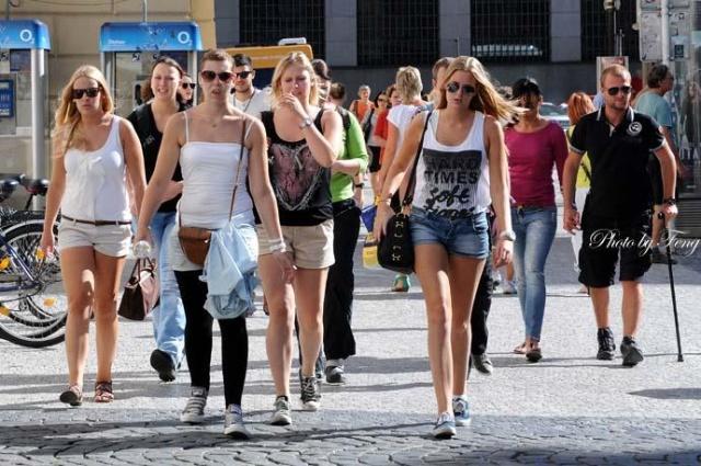 奇怪的椅子 比如像手掌、平衡球椅）