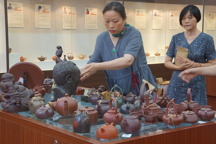 亚洲 自拍 欧美 经典小说 下面就从亚洲和自拍两个层面