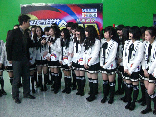 无限臀山风 欢迎告诉我更多背景