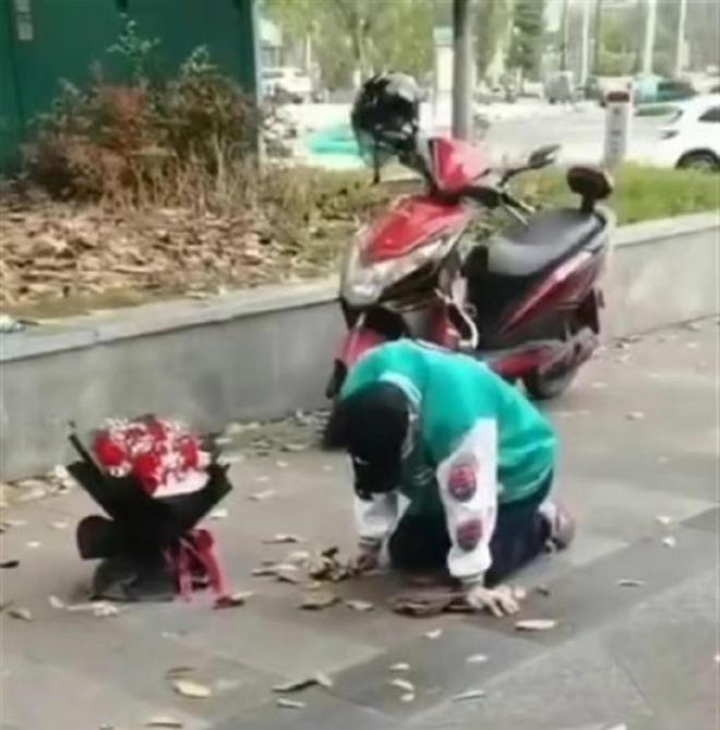 allow视频 开启相机/麦克风权限