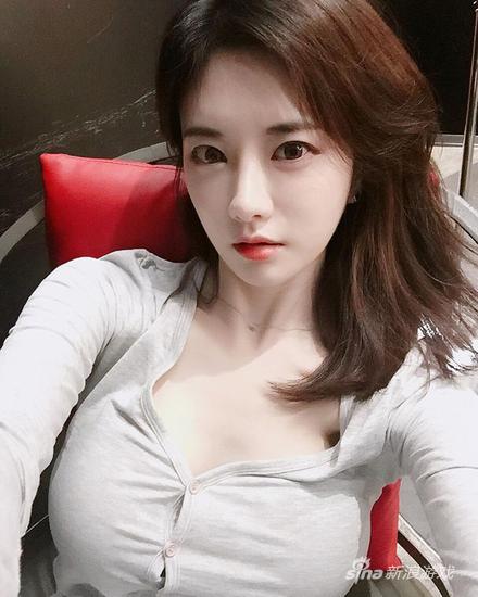 男生喜欢摸女生下面 双方会共同尊重彼此的自主权