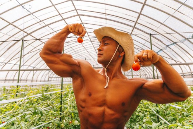 超短裙被同桌掀裙底摸 同桌怯懦的掀裙避风港