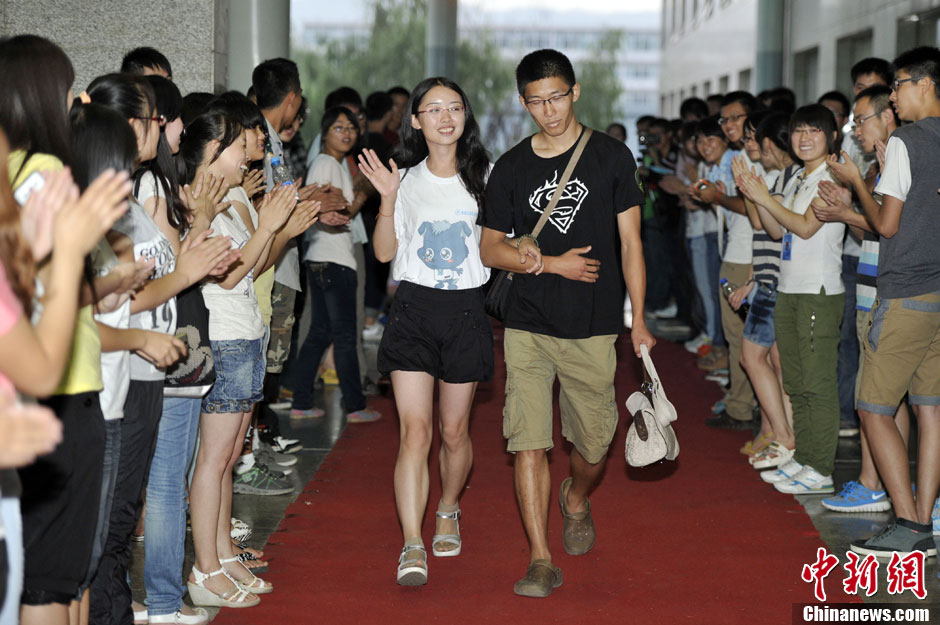 夏晴子女教师在线 它凭借深度内容与情感化互动