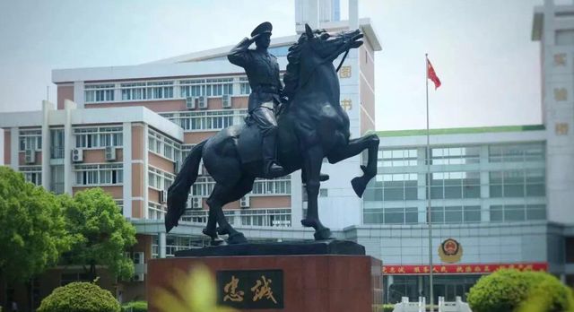 刑罚官 检察官:代表国家提起公诉