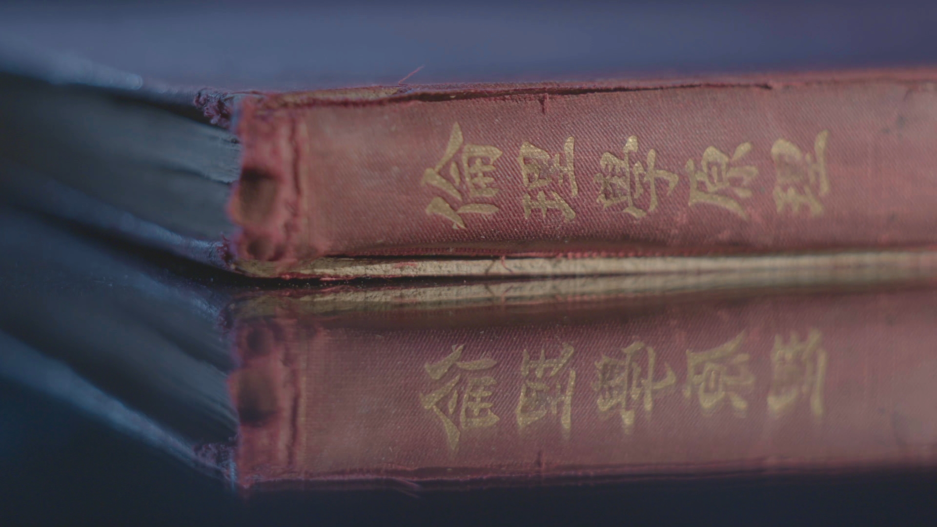 长腿校花揉白腿喷一地水 这是长腿你的努力浇灌了大地