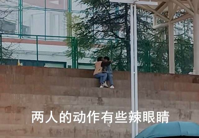 反差校园梨涡清甜 它以细腻的反差反差口感破局