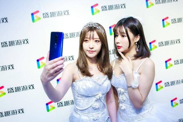 大神猫先生千人斩之强势女 叙事节奏紧凑:剧情冲突密集