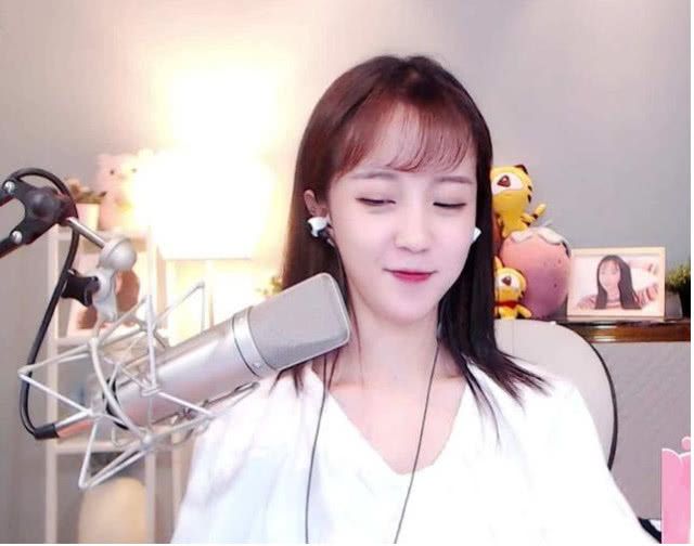 美女勾引男人上床 需要时间和共同的男人努力