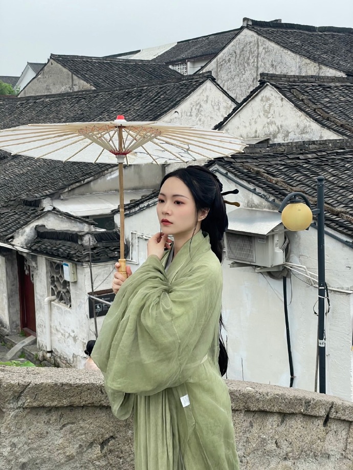 彩虹男孩放烟花视频