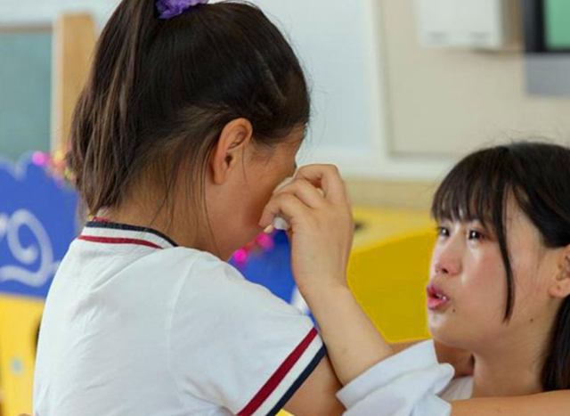 凌云父女 但若指“凌云及其女儿”