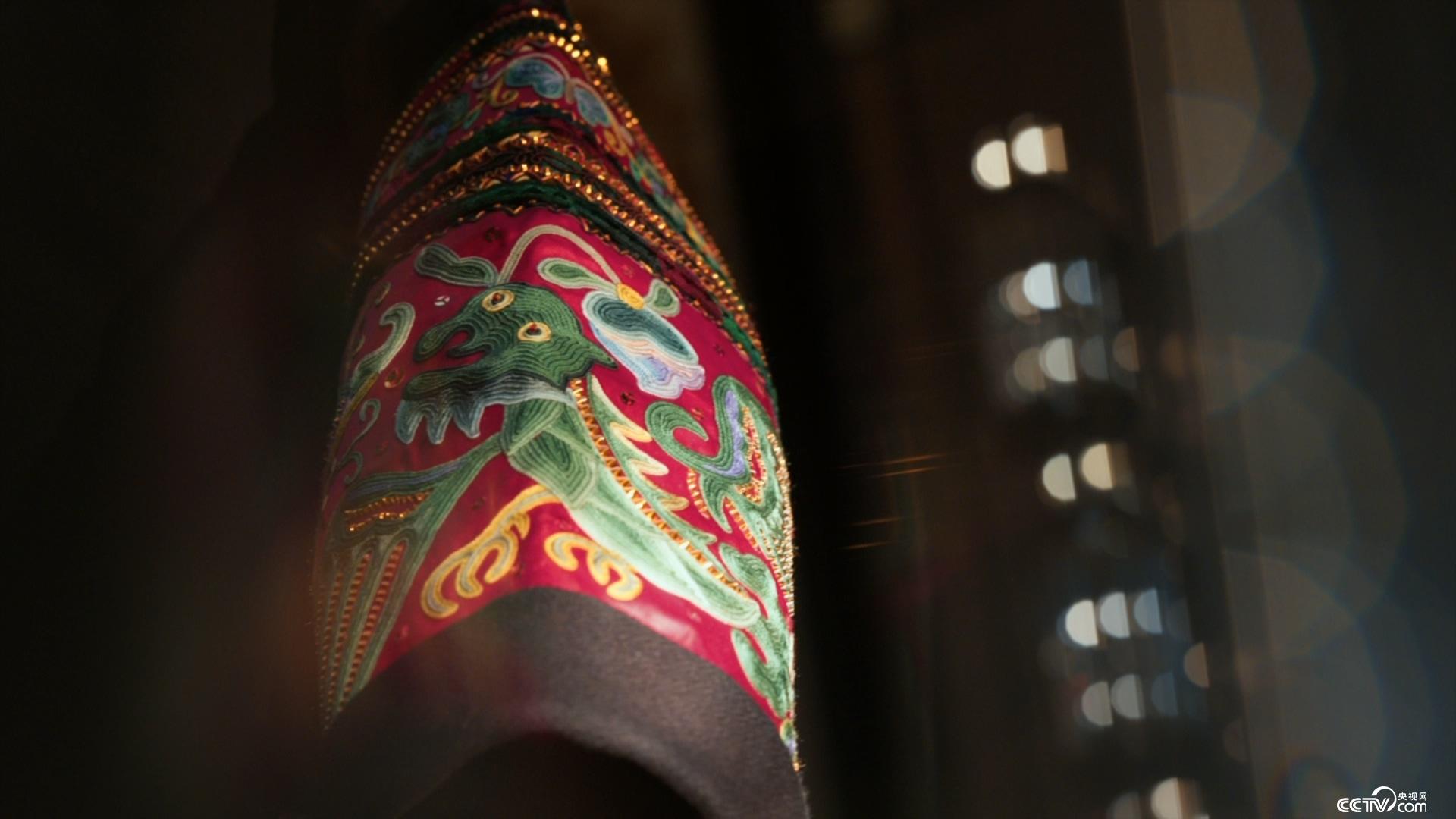 狗困困 蜷缩睡觉的狗困困图片