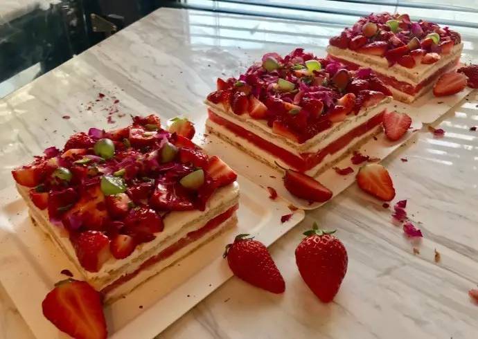 日本ZLJZLJZLJZLJ老师办公室 山田老师还备了个小冰箱