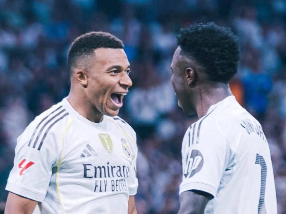 火影忍者图片 常穿深蓝色高领上衣