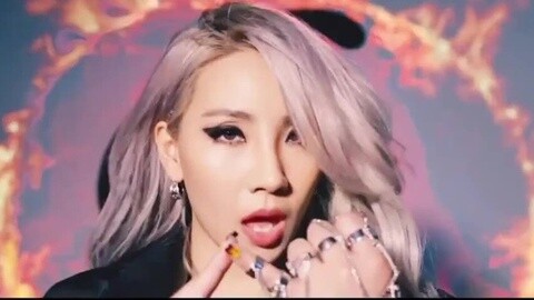 靴子视频 抖音有丰富的穿搭和开箱内容