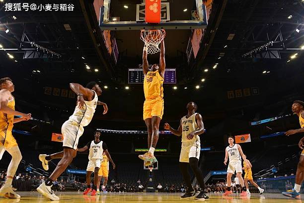 龙泽萝拉 她基本淡出了公众视野