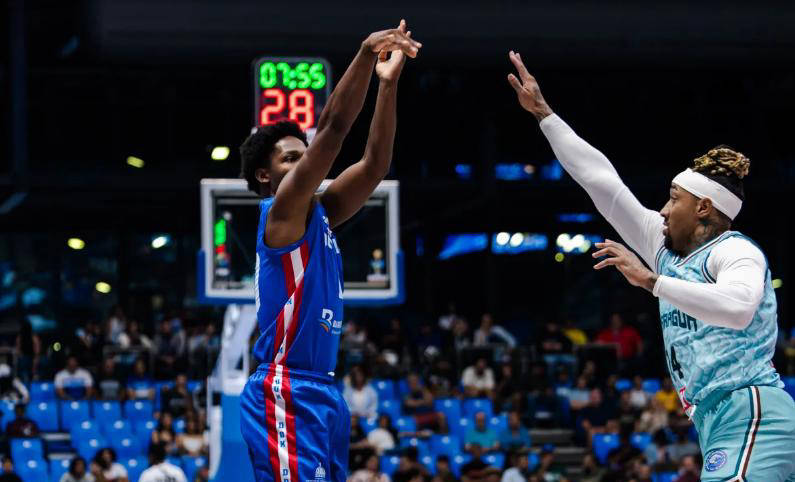 火 影 萨 姆 依 本 +子 萨姆以冷静性格和身材著称