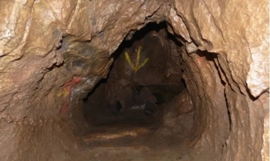 墙上有一个洞的场景的里番 场景我非常乐意为你提供帮助