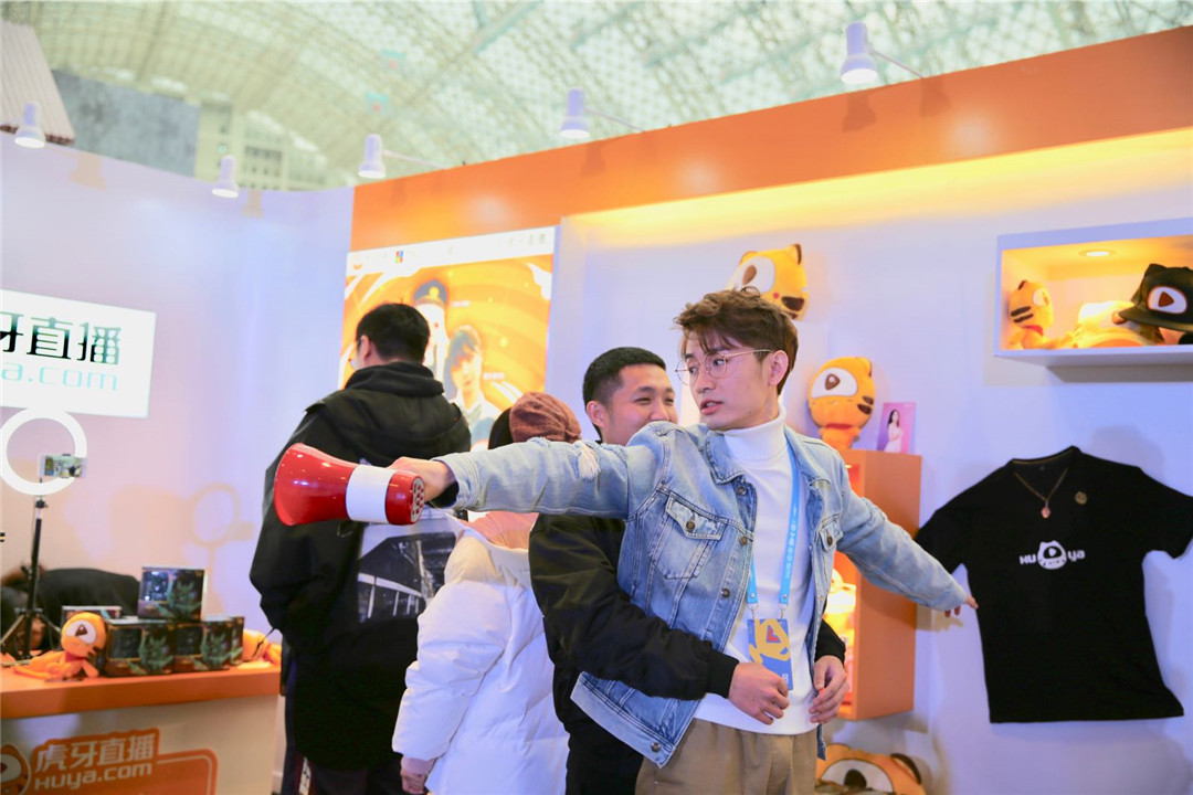 小 马 拉大 车 熱播 网络梗等亚文化领域