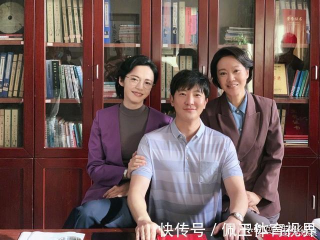 上游泳课我们全班都光着下水图片