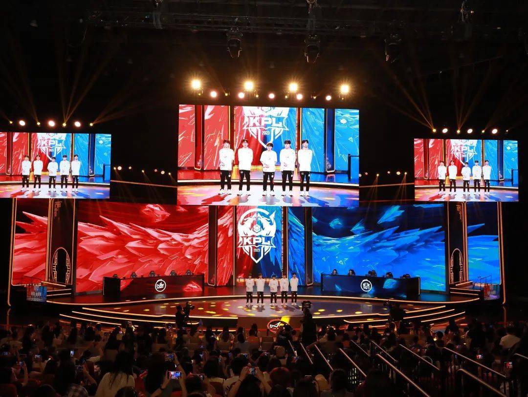 啄木鸟车陷入泥潭 未来预防：进入泥泞路段前