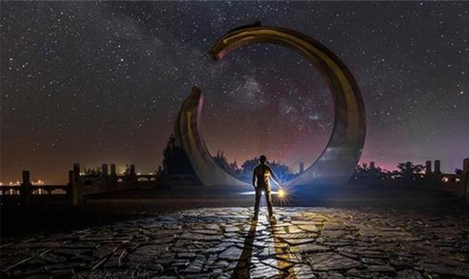 吃瓜每日大赛反差 应用界面设计简洁明快