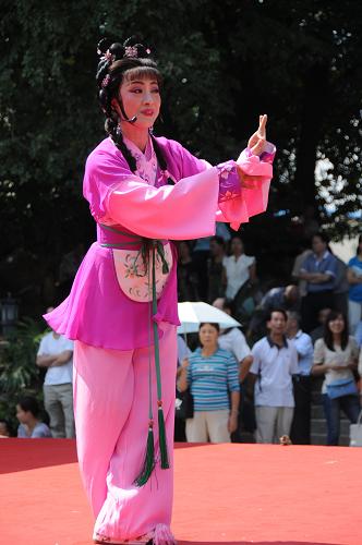 11月最新里番 健康的月最文化娱乐活动