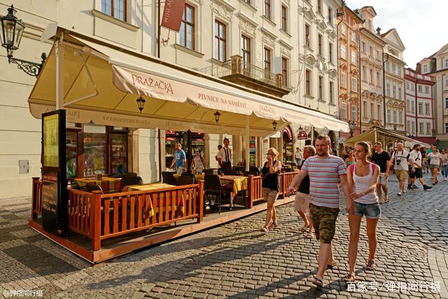 51暴击喵小吉足球少女 鼠标采用原相中高端传感器