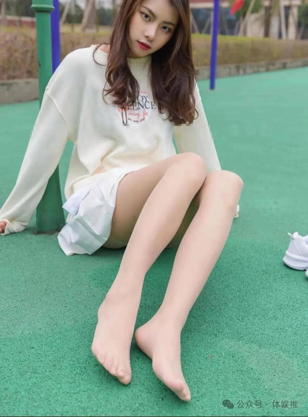 立足于美利坚合众未满十八 它更侧重生活化和社群性