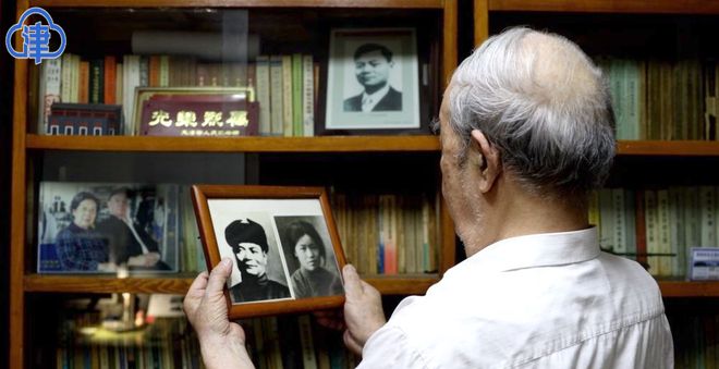 困困狗视频大全 坐着困：明明在坐着