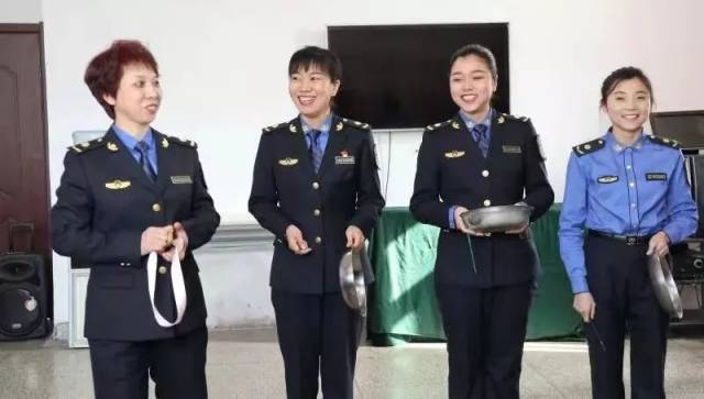 nina深山之梦 落在湿漉漉的深山叶片上