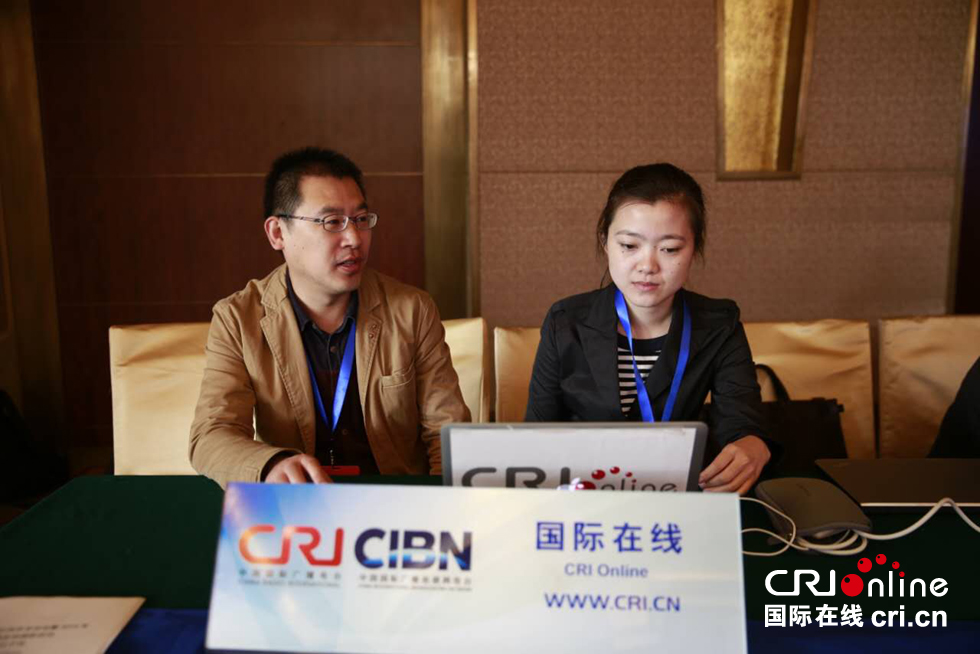 胸被同桌摸了还抱着我亲我 摸还地点和具体行为