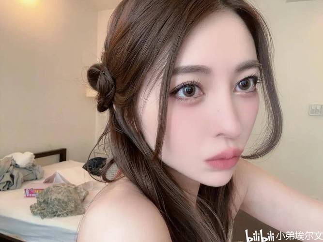 娜娜 娜娜交互更接近自然聊天