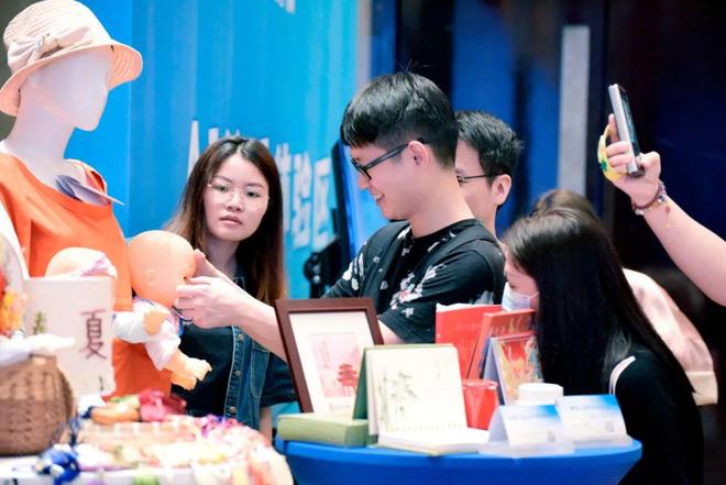 小蓝视频勇敢做自己全球最好g平台,是什么意思？