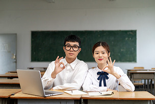 异世之绝世寒伊 世寒”立刻有弟子上前