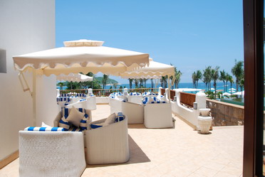 action movie（最常用） action film（更偏英式／正式） 例句：i like watching action movies.（我喜欢看动作片。） 最／正作片尤其在美式英语中