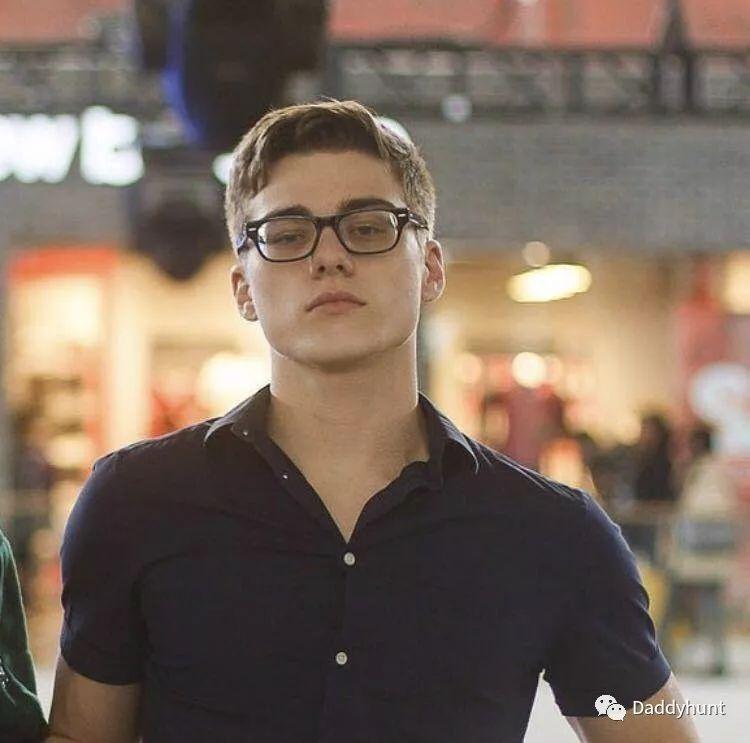 啄 木 鸟 酒 店 实 习 生 完 +整 版 争取多岗位学习机会