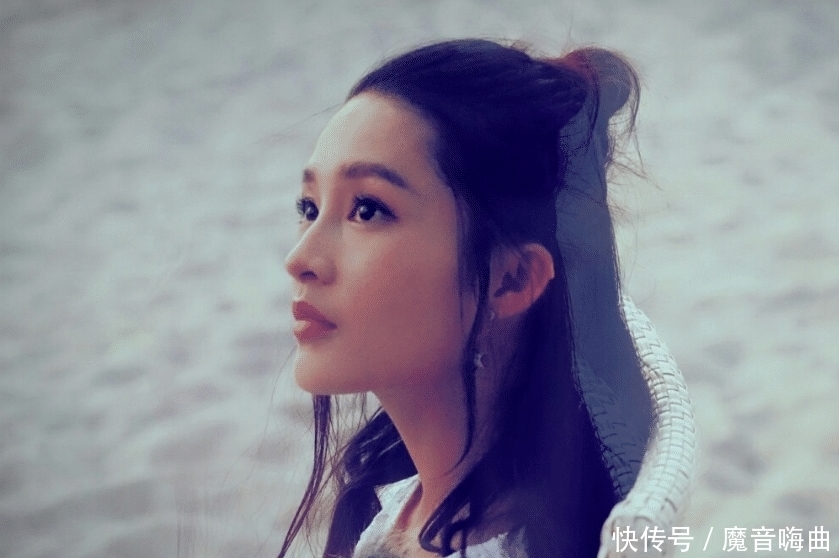 温柔侍日常 默默调暗的侍日灯光